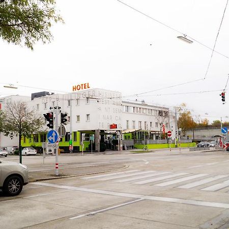 Hotel Hillinger Wina Bagian luar foto