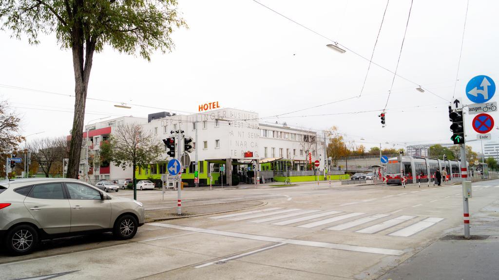 Hotel Hillinger Wina Bagian luar foto