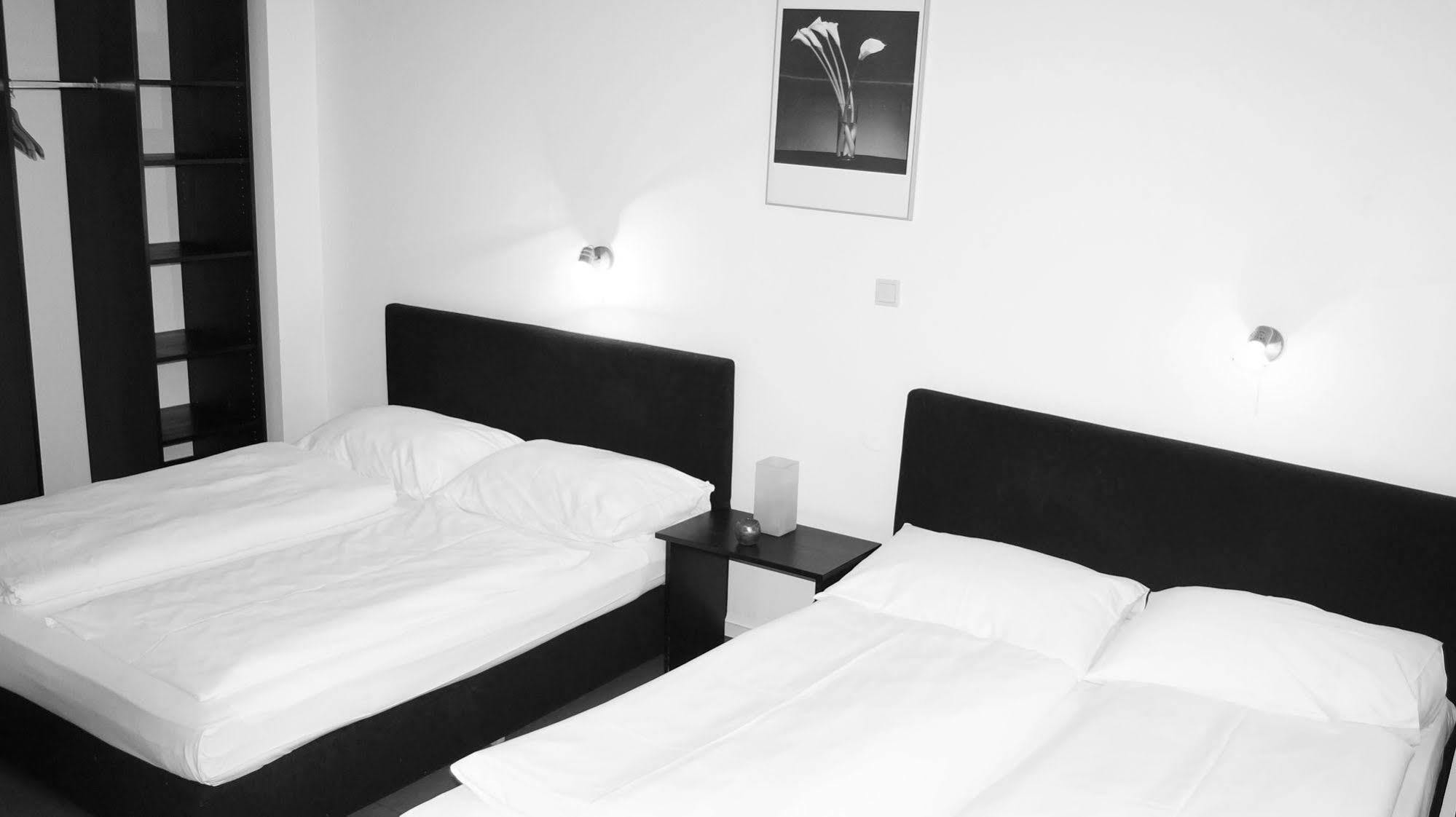 Hotel Hillinger Wina Bagian luar foto